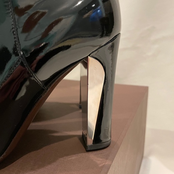 Louis Vuitton Black Patent Lthr/Silver Heel Boot - Picture 7 of 16